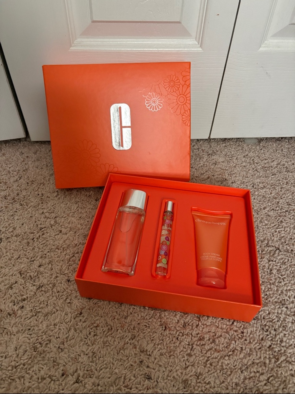 Clinique Perfectly Happy Gift Trio in Vibrant Orange Perfume Spray Travel Cream